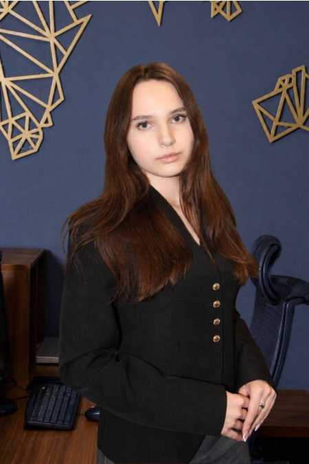 Клиценко Карина Александровна, младший юрист.