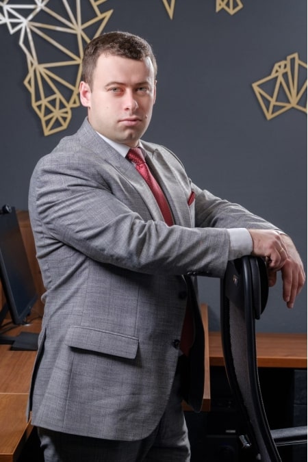 Юрист.